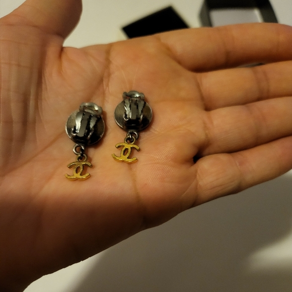 CHANEL Vintage 2tone CC Dangle Clip-on Earrings - Picture 5 of 7